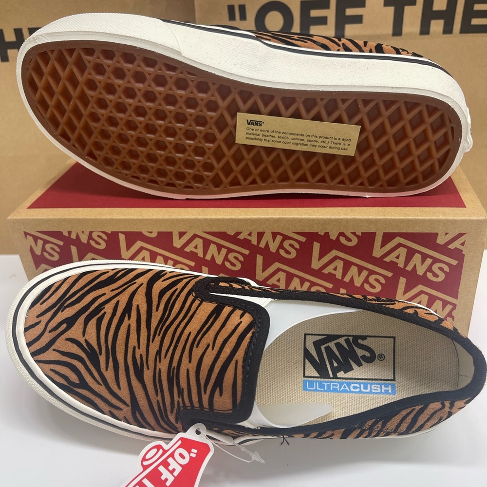 Vans Women's Slip-On Sf (Animal Stripes) Black /Marshmallow Sneakers
VN0A5HYQ9ZY - Picture 3 of 16
